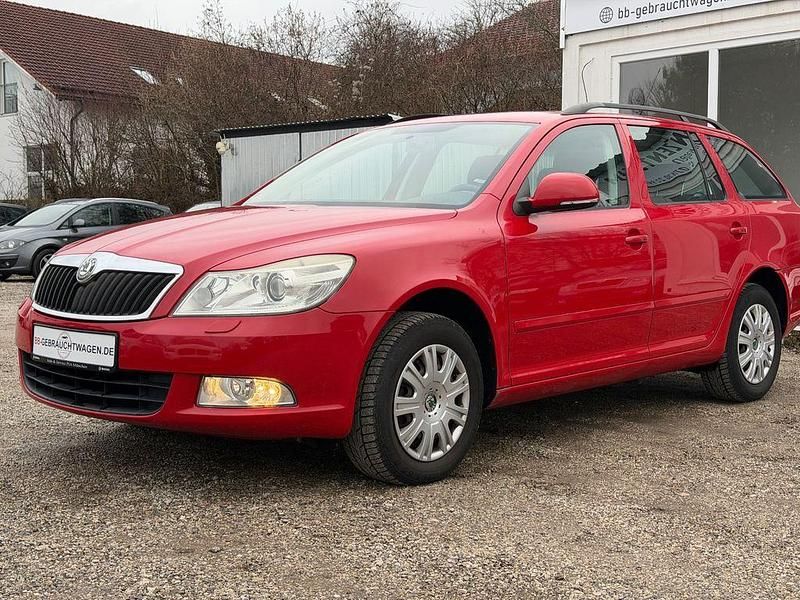 Rot Gebraucht 2009 Skoda Octavia Ambiente Kombi | 10.900 € (Teuer) - Bild 1/4
