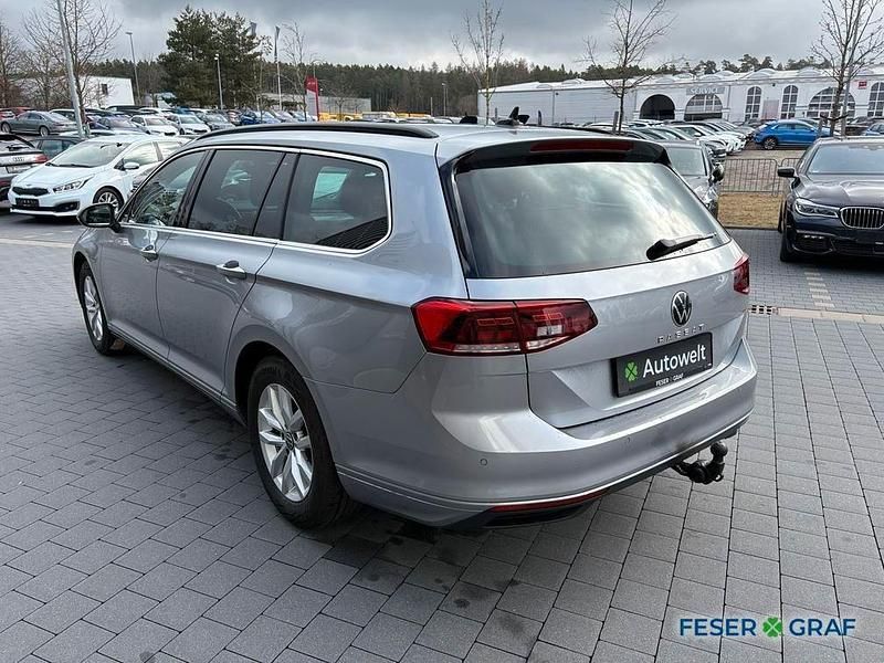 Gebraucht VW Passat 150 PS (110 kW) 2022 Silber Kombi