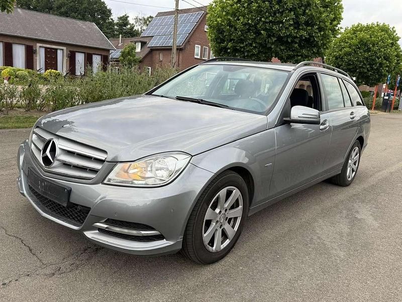 Grau Gebraucht 2011 Mercedes 220 | 6.450 € - Bild 1/4