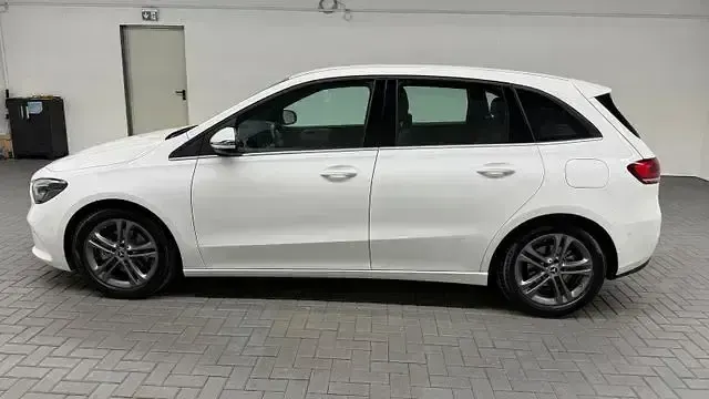 Gebraucht Mercedes B180 Style 136 PS (100 kW) 2019 Polarweiss Kleinwagen