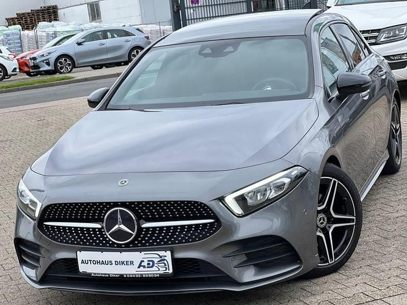 Grau Gebraucht 2021 Mercedes A180 AMG line Limousine | 26.900 € (Fairer Preis) - Bild 1/4