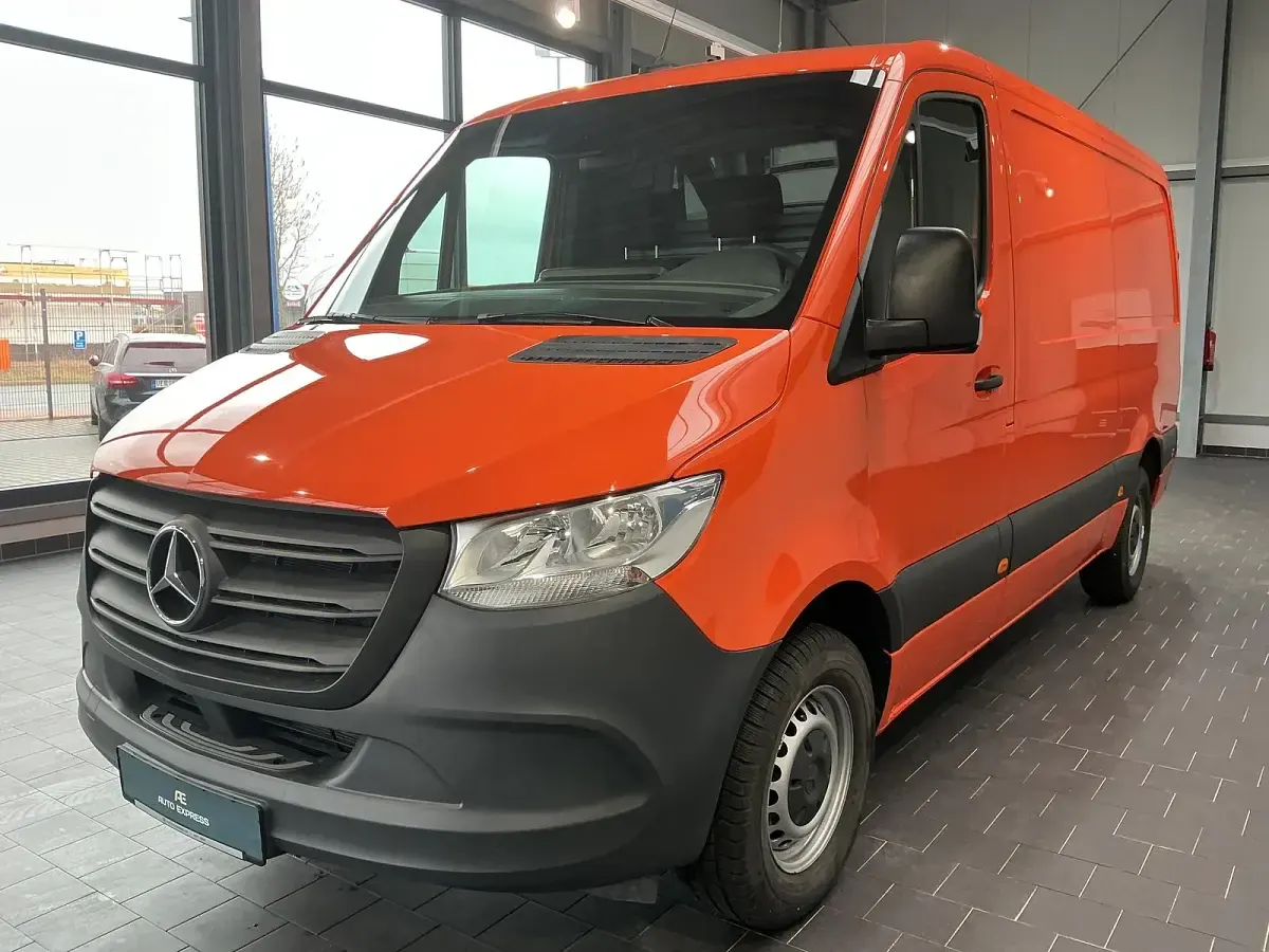 Gebraucht Mercedes Sprinter 170 PS (125 kW) 2024 Orange (rotorange 86) Van