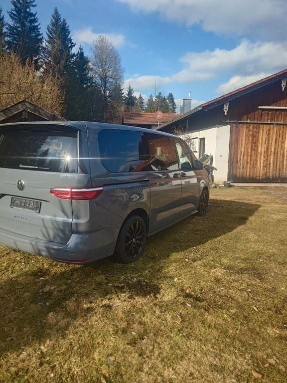 Gebraucht VW Multivan 136 PS (100 kW) 2022 Grau Van