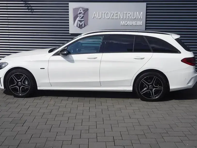 Gebraucht Mercedes C300e AMG line 306 PS (225 kW) 2019 Polarweiss  unilack Kombi