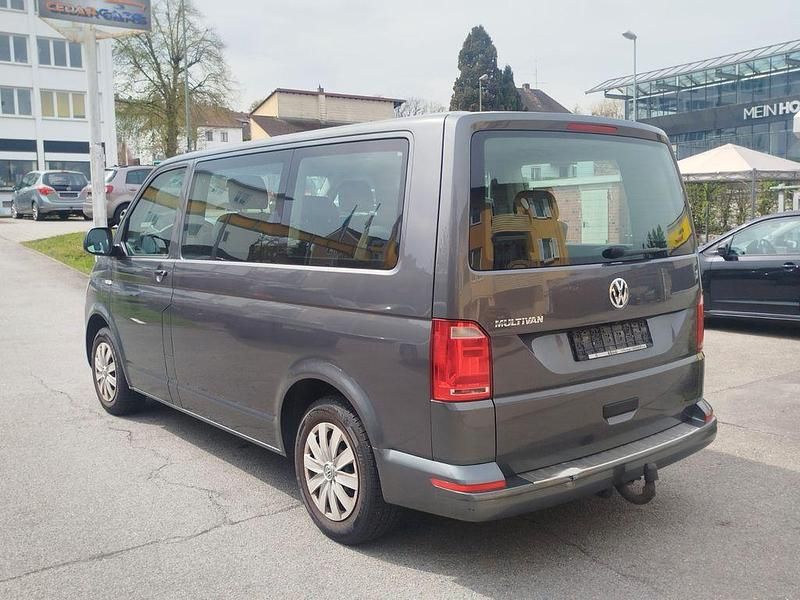 Gebraucht VW Multivan 150 PS (110 kW) 2019 Grau Van