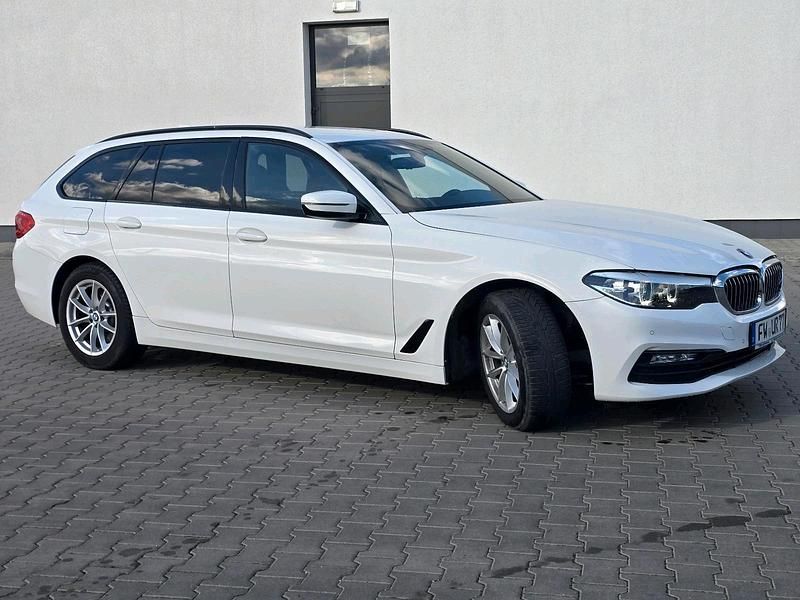 Weiß Gebraucht 2018 BMW 520 Luxury Line Kombi | 26.990 € (Fairer Preis) - Bild 1/4