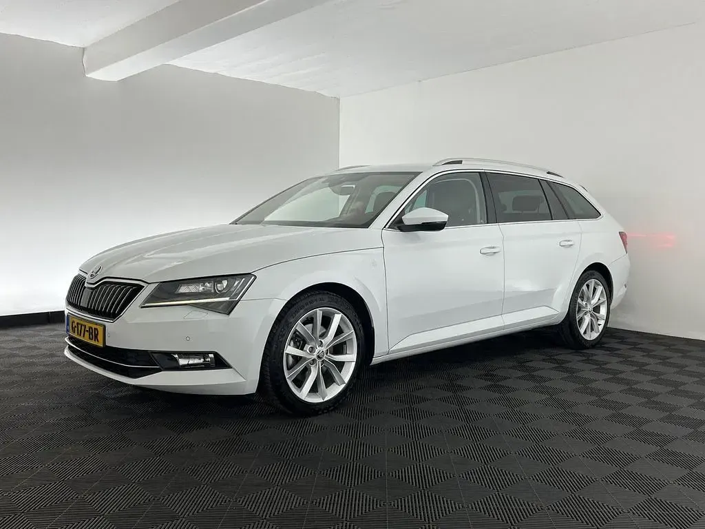 Gebraucht Skoda Superb Business Line 150 PS (110 kW) 2019 Weiß Kombi