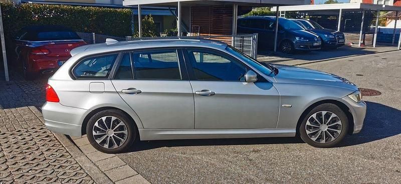 Silber Gebraucht 2010 BMW 318 Kombi | 2.400 € (Superpreis) - Bild 1/4