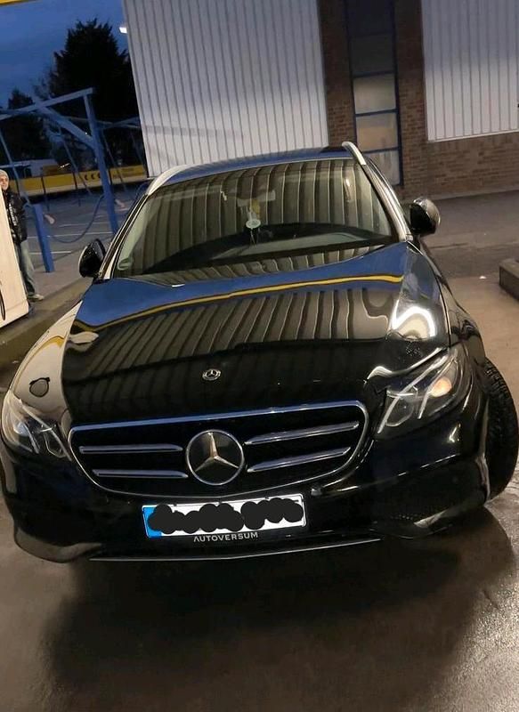 Schwarz Gebraucht 2019 Mercedes E300 Premium Plus Kombi | 22.900 € (Fairer Preis) - Bild 1/2