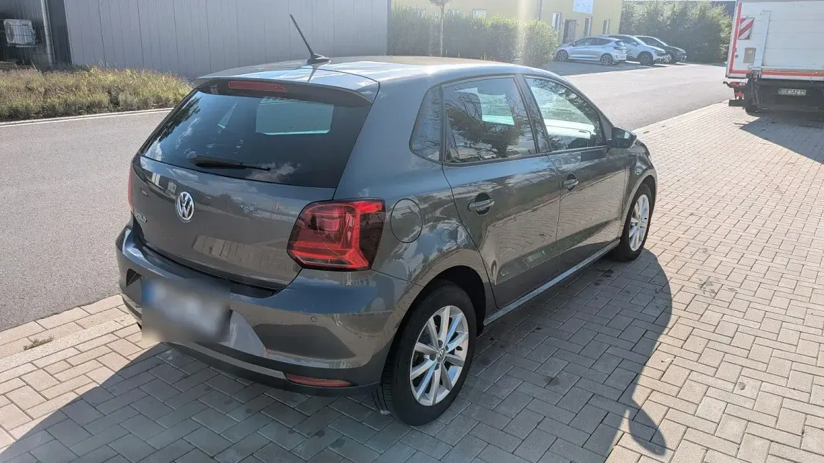 Gebraucht VW Polo LOUNGE 90 PS (66 kW) 2016 Grau Limousine