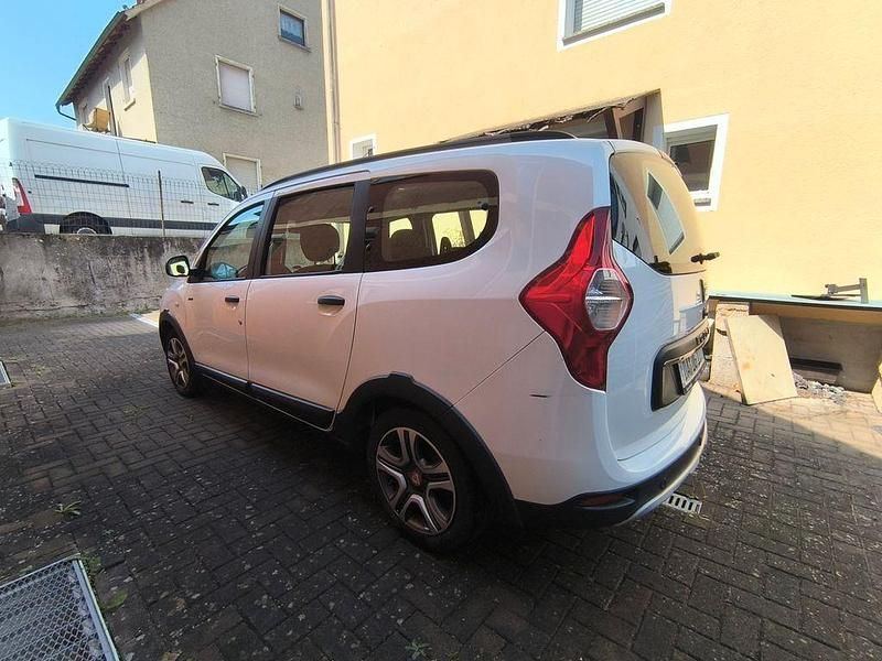Gebraucht Dacia Lodgy Stepway 131 PS (96 kW) 2019 Weiß Van / Kleinbus