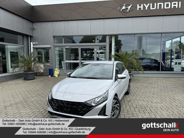 Grau Gebraucht 2024 Hyundai i20 Limousine | 20.490 € (Fairer Preis) - Bild 1/4