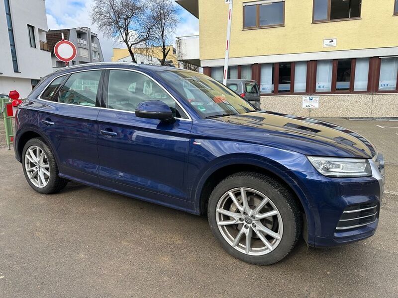 Blau Gebraucht 2020 Audi Q5 S-Line SUV | 23.999 € - Bild 1/4
