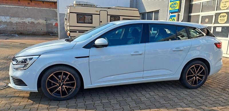 Weiß Gebraucht 2019 Renault Mégane GrandTour Life Kombi | 9.200 € (Guter Preis) - Bild 1/4