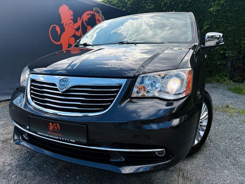 Grau Gebraucht 2013 Lancia Voyager Platinum Van / Kleinbus | 12.990 € (Superpreis) - Bild 1/4