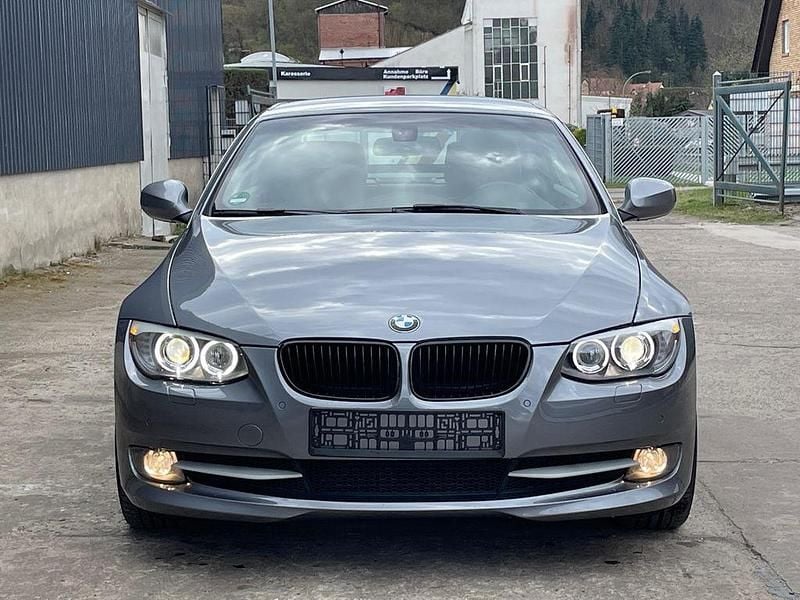 Gebraucht BMW 330 Cabriolet Performance 245 PS (180 kW) 2012 Grau Cabrio