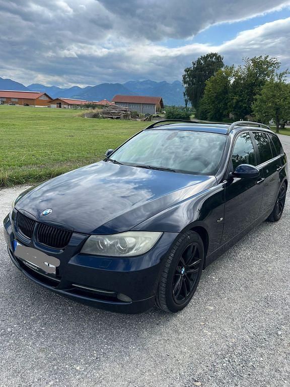 Blau Gebraucht 2007 BMW 330 Limousine | 8.999 € (Guter Preis) - Bild 1/4