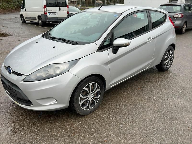 Gebraucht Ford Fiesta 81 PS (59 kW) 2010 Silber Kleinwagen