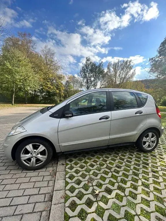 Gebraucht Mercedes A150 Elegance 95 PS (69 kW) 2006 Silber Van / Kleinbus