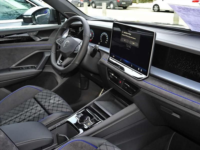 Neu VW Tayron Design 204 PS (150 kW) 2026 Grenadillschwarz SUV