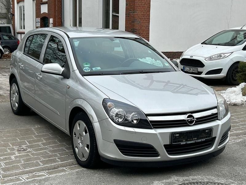 Gebraucht Opel Astra Edition 105 PS (77 kW) 2006 Silber Limousine