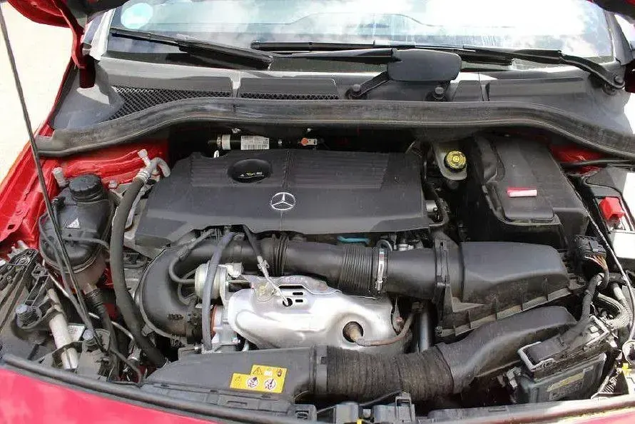 Gebraucht Mercedes B200 156 PS (114 kW) 2018 Rot Kleinwagen