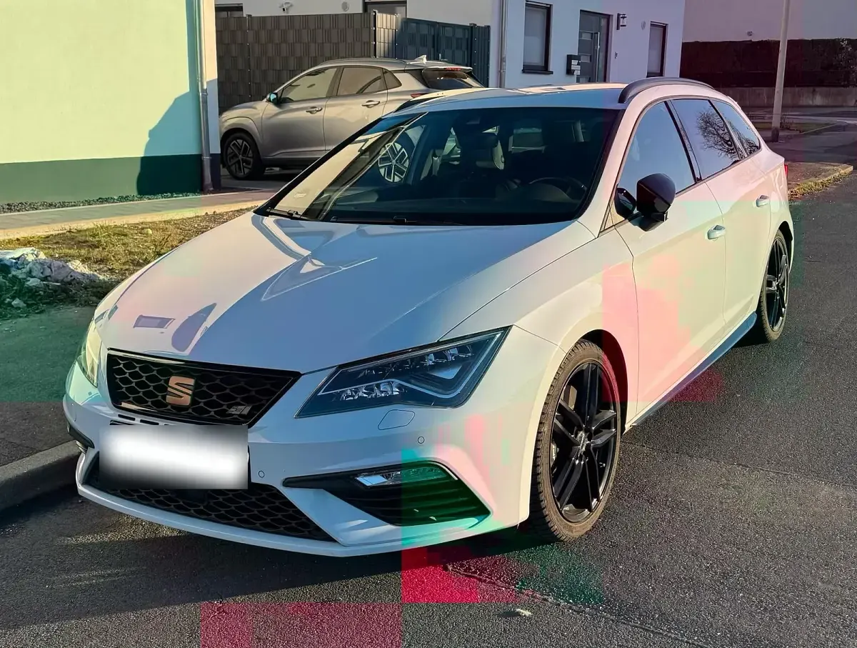Używany Seat Leon ST 4Drive 300 KM (220 kW) 2020 Andere farben Kombi