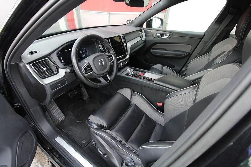 Gebraucht Volvo XC60 Plus 197 PS (144 kW) 2024 Schwarz SUV