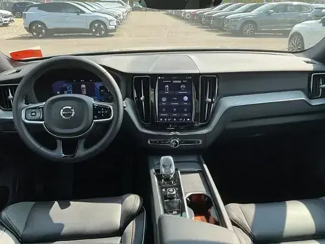 Gebraucht Volvo XC60 Plus 197 PS (144 kW) 2024 Grau SUV