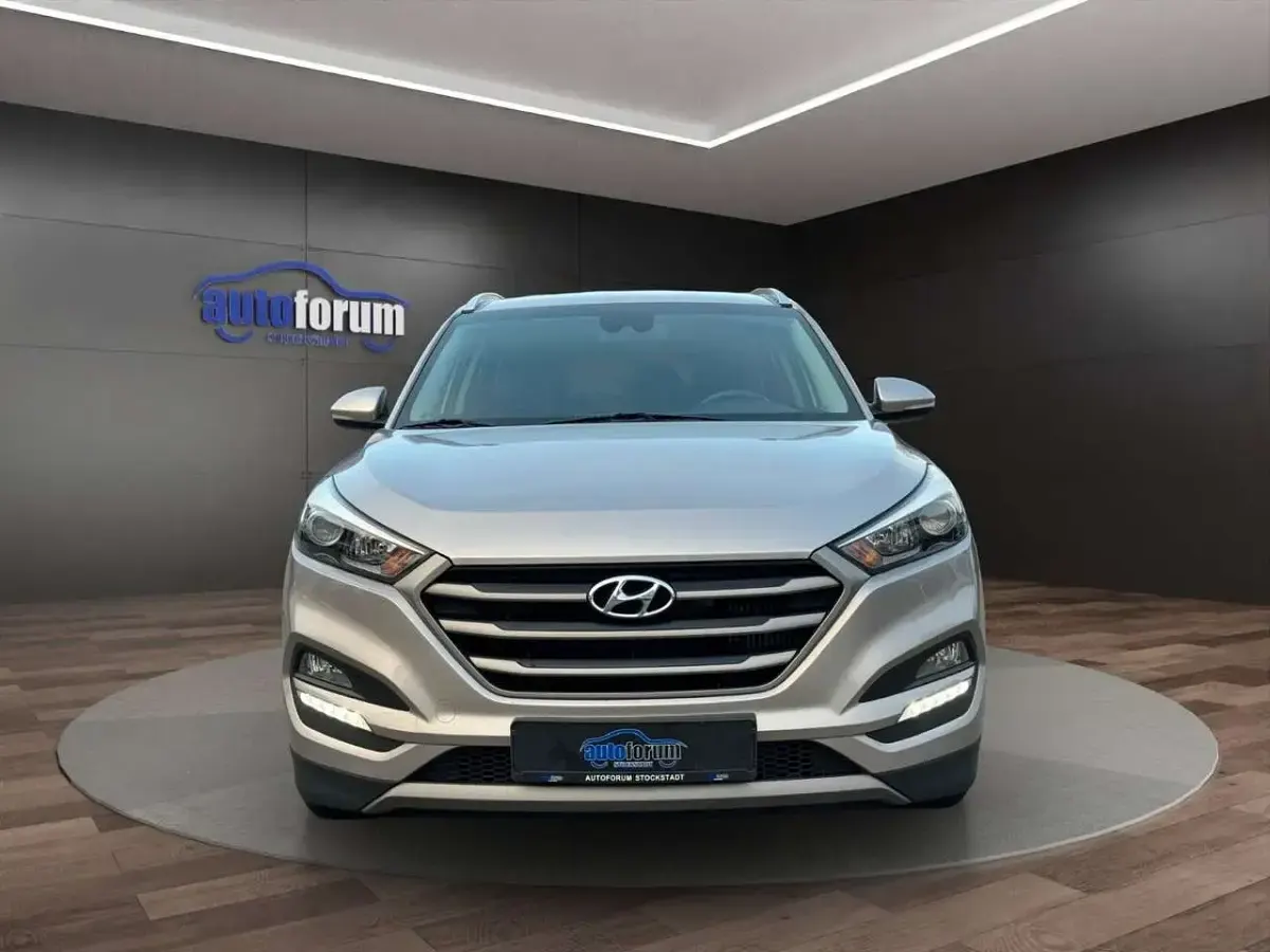 Gebraucht Hyundai Tucson Intro Edition 136 PS (100 kW) 2016 Beige SUV