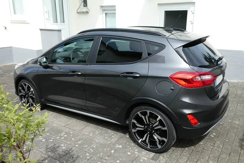 Gebraucht Ford Fiesta Active X 125 PS (91 kW) 2020 Grau Kleinwagen