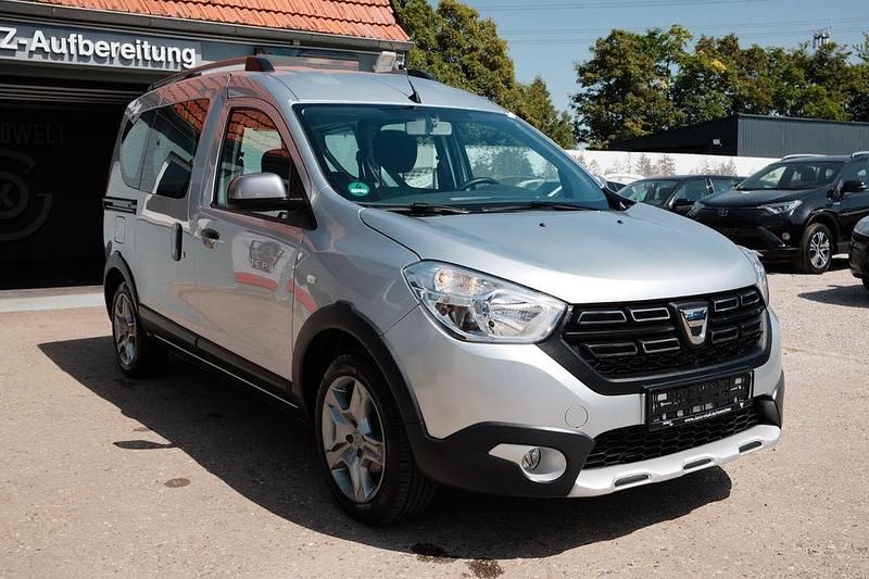 Grau Gebraucht 2019 Dacia Dokker Stepway Van | 10.995 € (Superpreis) - Bild 1/4
