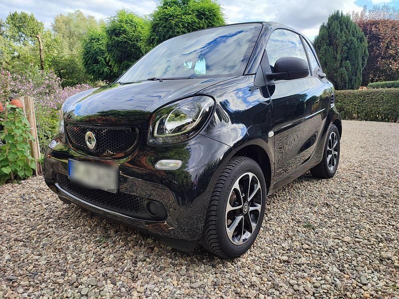 Schwarz Gebraucht 2017 Smart ForTwo Coupé Passion Kleinwagen | 13.900 € (Fairer Preis) - Bild 1/4