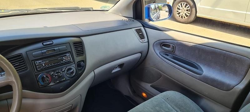 Second-hand Mazda MPV 163 CP (119 kW) 2000 Albastru Monovolum