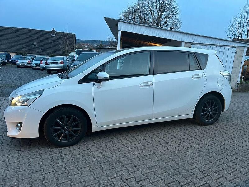 Gebraucht Toyota Verso Skyview Edition 111 PS (81 kW) 2015 Weiß Van / Kleinbus