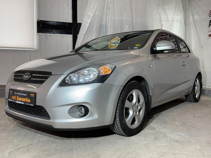 Gebraucht Kia Ceed 126 PS (92 kW) 2008 Silber Kleinwagen