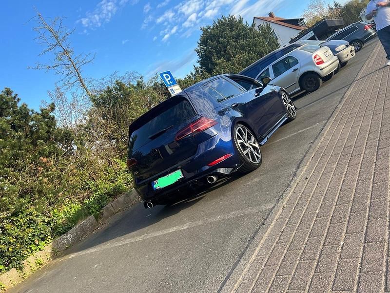 Gebraucht VW Golf VII GTI 245 PS (180 kW) 2019 Blau Kleinwagen