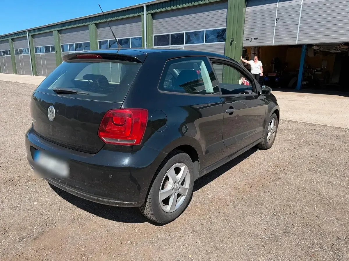 Gebraucht VW Polo 60 PS (44 kW) 2011 Schwarz Kleinwagen
