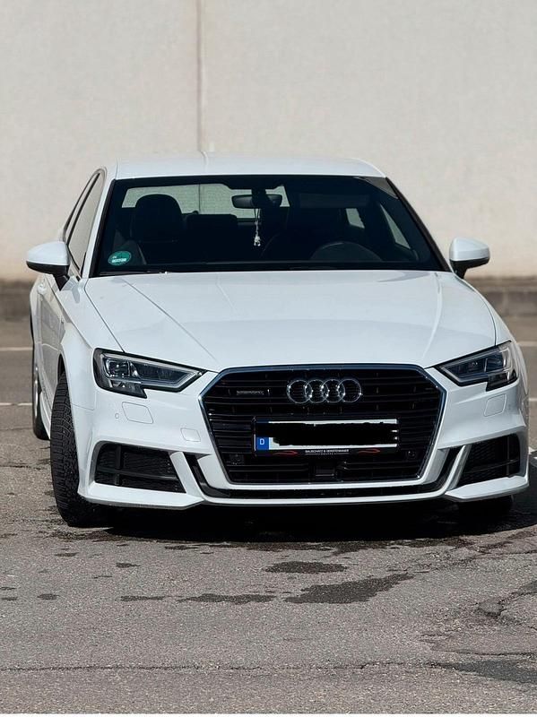 Weiß Gebraucht 2017 Audi A3 S-Line Kleinwagen | 24.000 € (Teuer) - Bild 1/4
