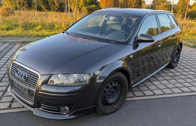 Grau Gebraucht 2006 Audi A3 Sportback Ambition Limousine | 1.500 € (Superpreis) - Bild 1/4