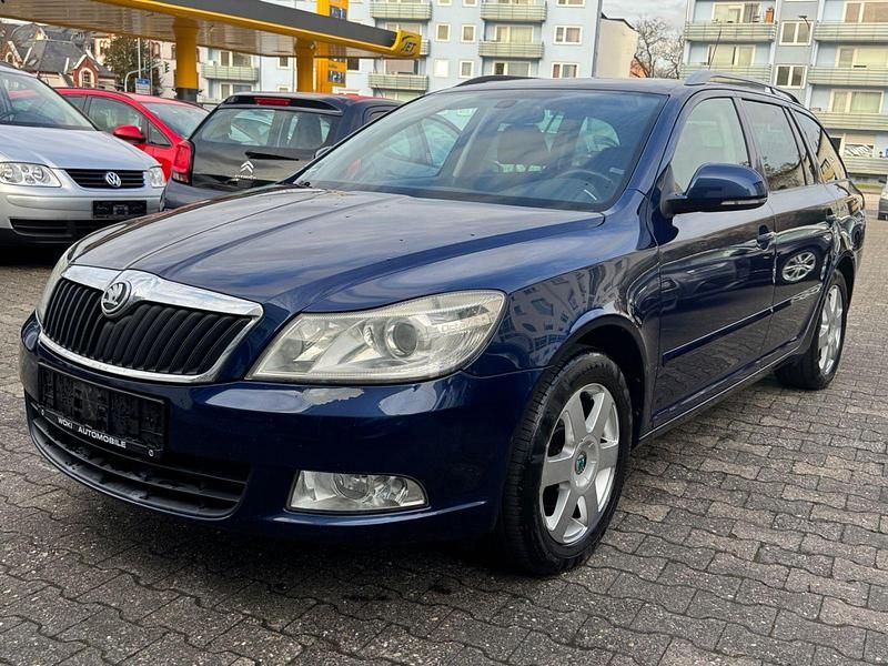 Gebraucht Skoda Octavia Ambiente 122 PS (89 kW) 2009 Blau Kombi