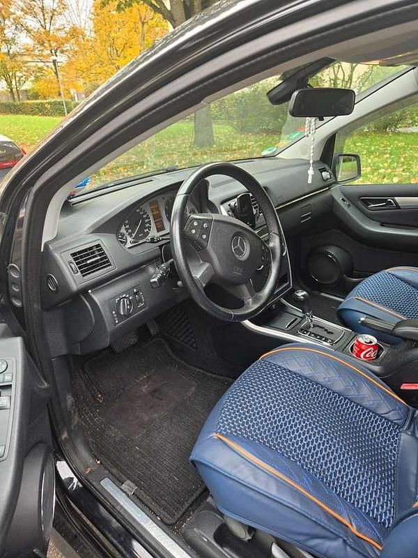 Schwarz Gebraucht 2011 Mercedes B200 Van / Kleinbus | 5.900 € (Etwas zu teuer) - Bild 1/4