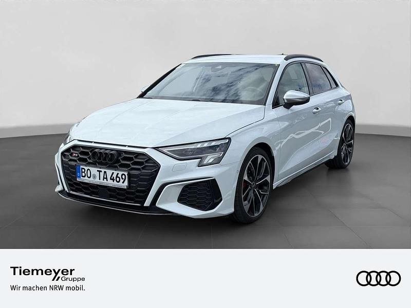 Weiß Gebraucht 2024 Audi S3 Ambiente Limousine | 38.280 € (Superpreis) - Bild 1/4