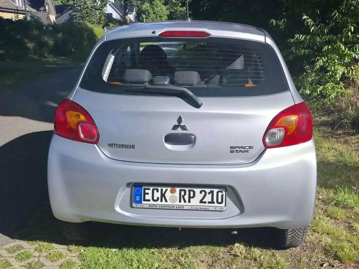 Gebraucht Mitsubishi Space Star 71 PS (52 kW) 2016 Silber Kleinwagen