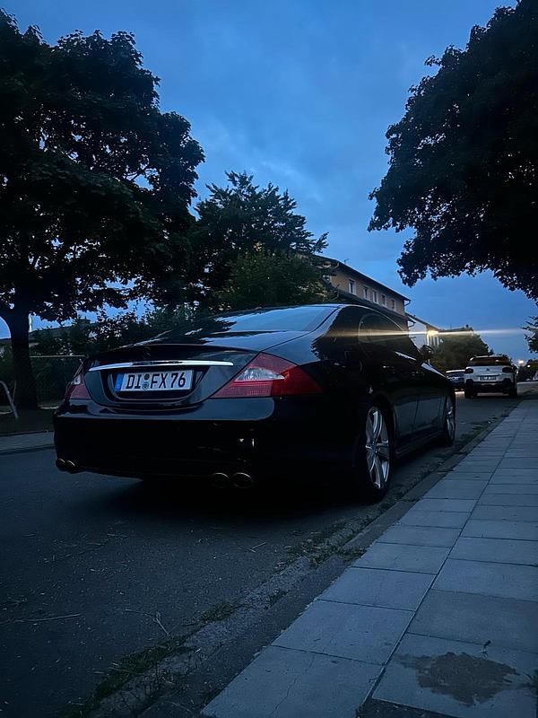 Schwarz Gebraucht 2004 Mercedes CLS350 Coupé | 5.999 € - Bild 1/2