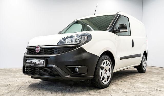 Weiß Gebraucht 2022 Fiat Doblò Van / Kleinbus | 10.980 € (Fairer Preis) - Bild 1/4
