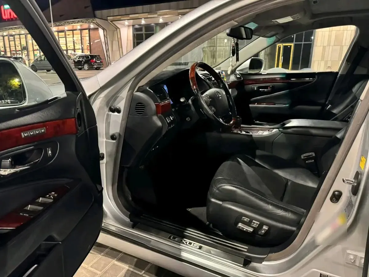 Gebraucht Lexus LS460 380 PS (279 kW) 2007 Grau Limousine