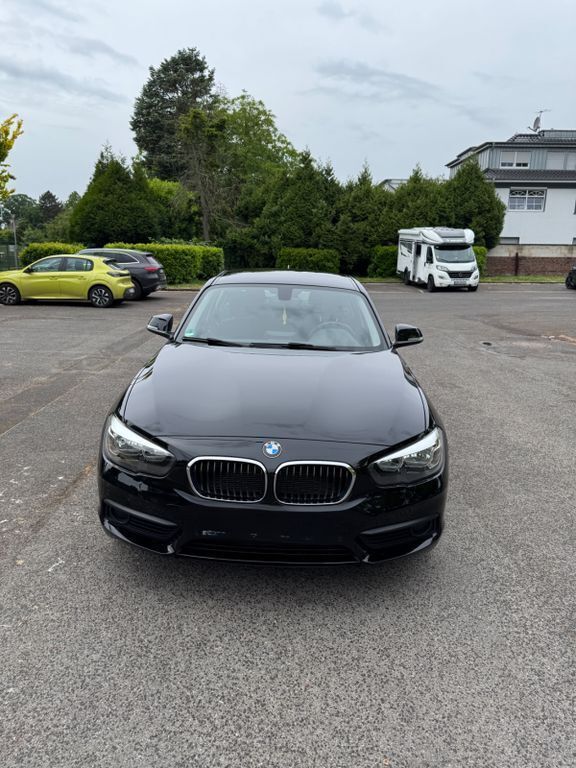 Schwarz Gebraucht 2018 BMW 118 Kleinwagen | 11.900 € (Superpreis) - Bild 1/4