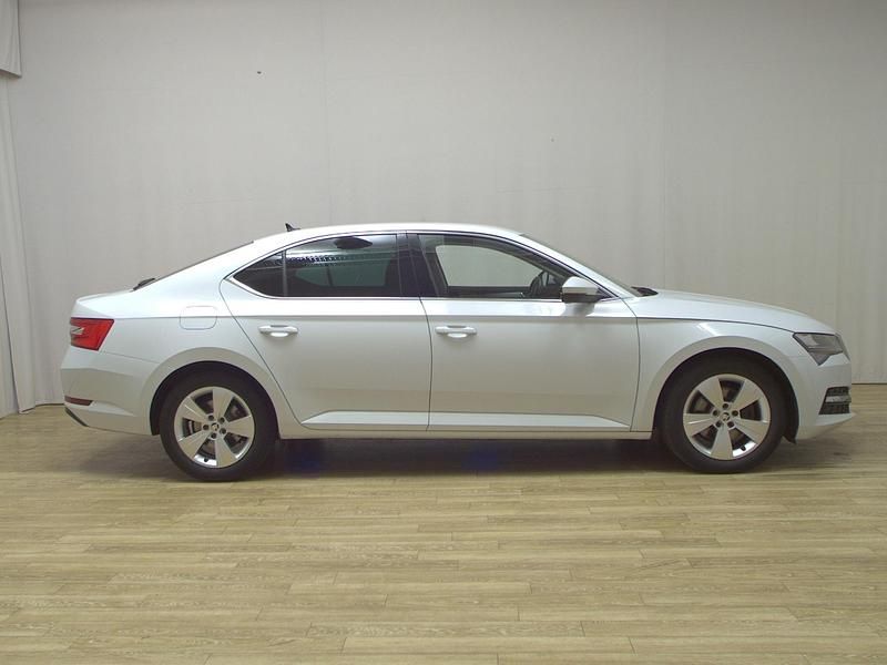 Weiss Gebraucht 2020 Skoda Superb Ambition Limousine | 23.980 € (Guter Preis) - Bild 1/4
