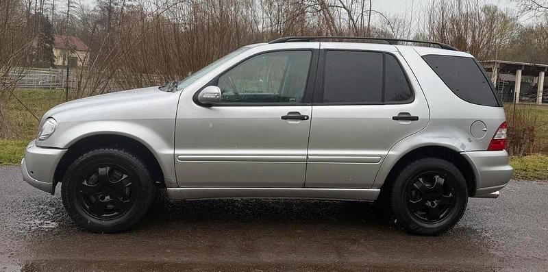 Gebraucht Mercedes ML320 217 PS (159 kW) 2002 Silber SUV